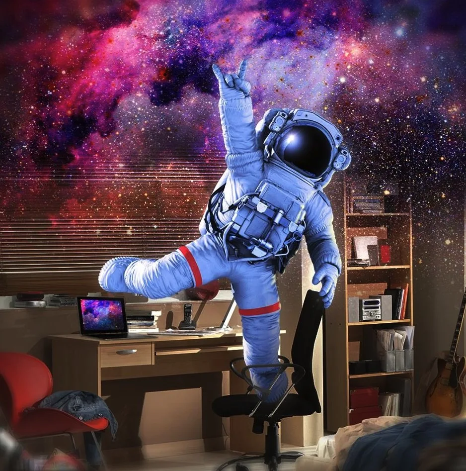 Pieza de Lenovo: astronauta bailando en un dormitorio bajo una galaxia