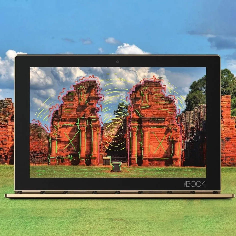Pieza de Lenovo Yoga Book con ruinas jesuíticas dibujadas