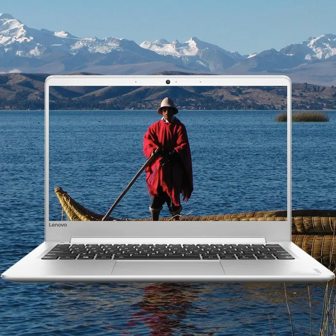 Pieza de Lenovo: portátil con una escena del lago Titicaca